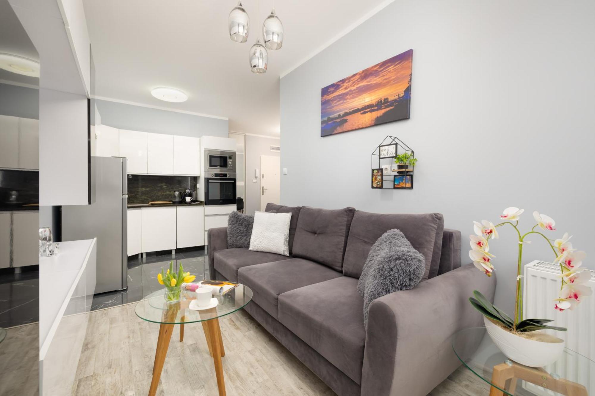 Modern Kapitanski Mostek By Renters *
