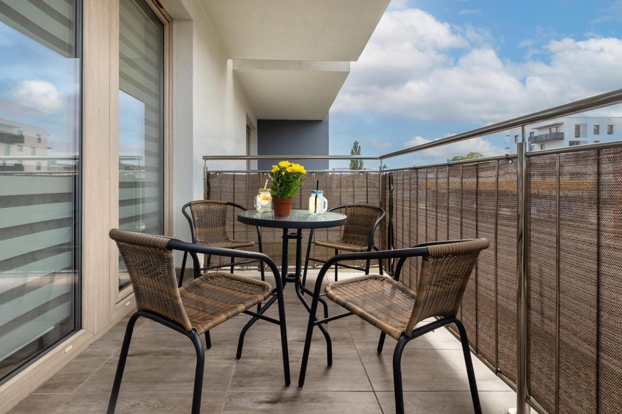 Modern Kapitanski Mostek By Renters