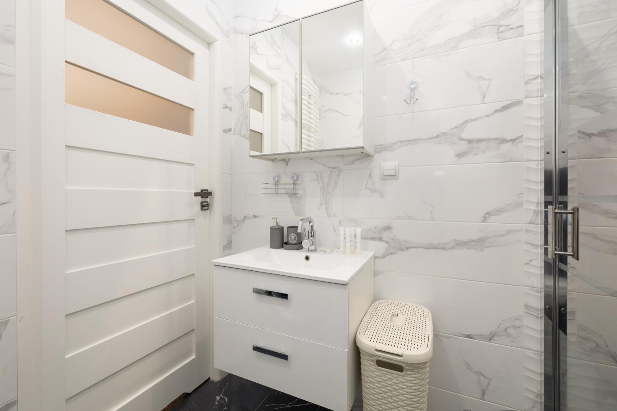 Modern Kapitanski Mostek By Renters Kolberg